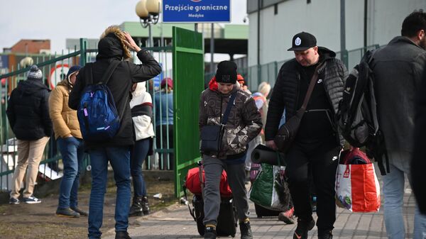 Fronteira ucraniana-polonesa. Ucranianos saiam do seu país. Foto do arquivo. - Sputnik Brasil
