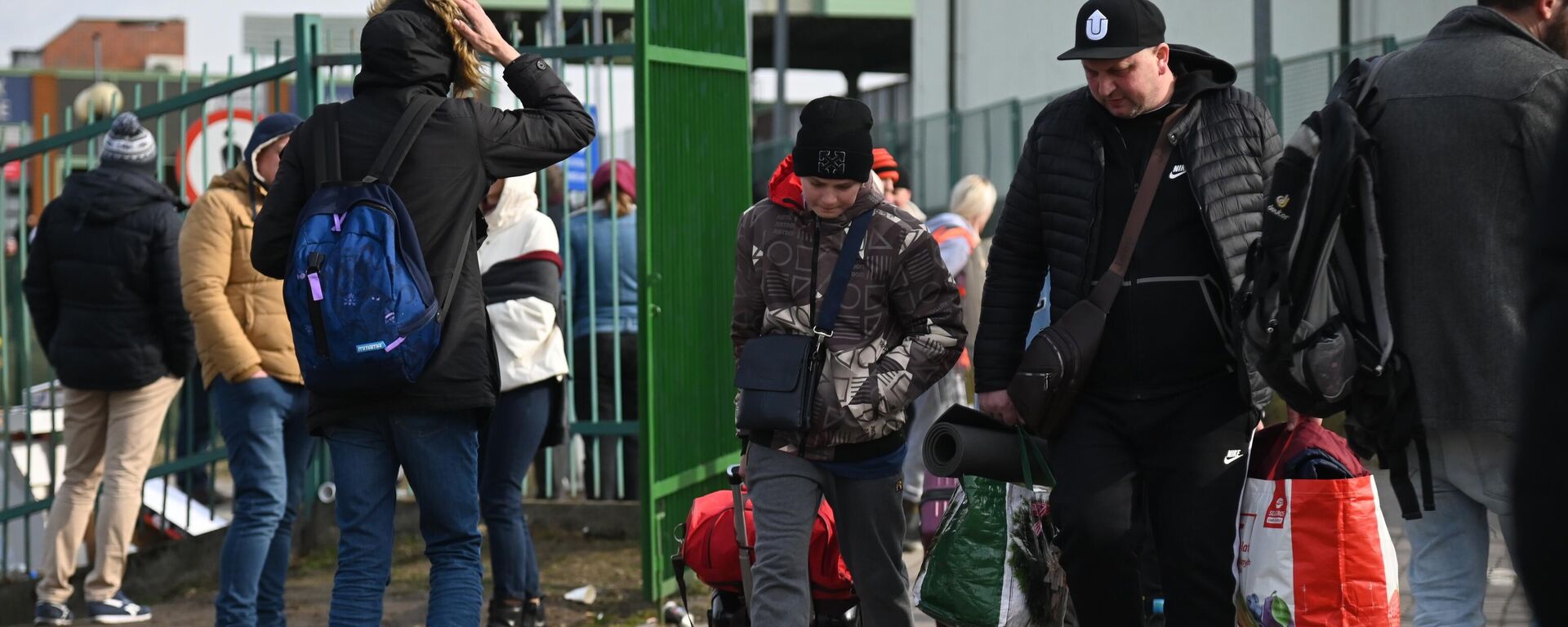 Fronteira ucraniana-polonesa. Ucranianos saiam do seu país. Foto do arquivo. - Sputnik Brasil, 1920, 30.10.2025