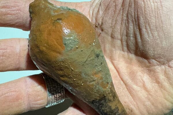 Vaso de unguento do período helenístico, encontrado no sítio arqueológico das grutas de Pertosa-Auletta, no sul da Itália - Sputnik Brasil