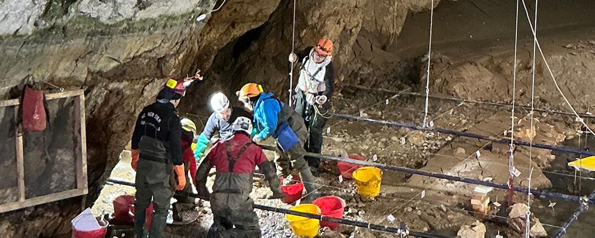 Sítio arqueológico das cavernas de Pertosa-Auletta, no sul da Itália Sítio arqueológico das cavernas de Pertosa-Auletta, no sul da Itália - Sputnik Brasil, 1920, 30.10.2025
