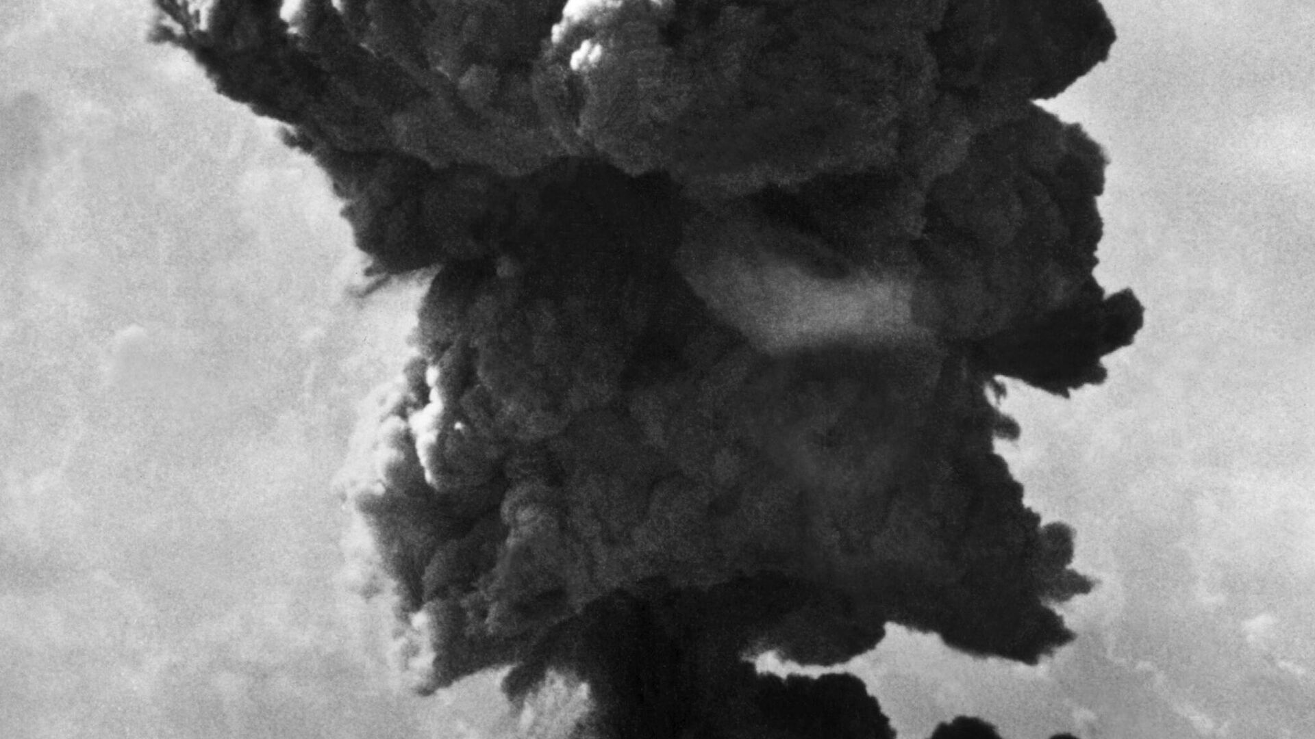 Испытания британской ядерной бомбы в Австралии Испытания британской ядерной бомбы в Австралии - Sputnik Brasil, 1920, 25.02.2026