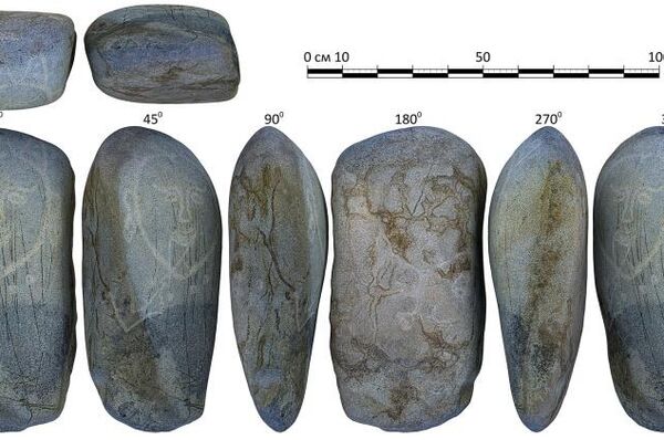 Arqueólogos da região da Grande Altai, no Quirguistão, descobriram uma antiga figura feminina esculpida em pedra - Sputnik Brasil