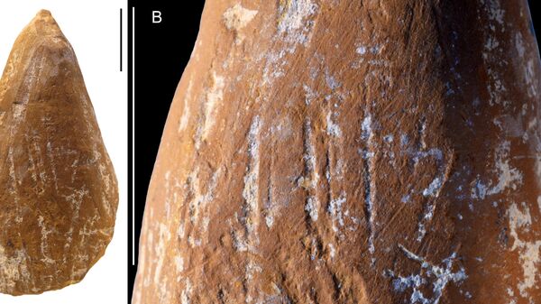 Lápis de ocre raspado e moído - Sputnik Brasil