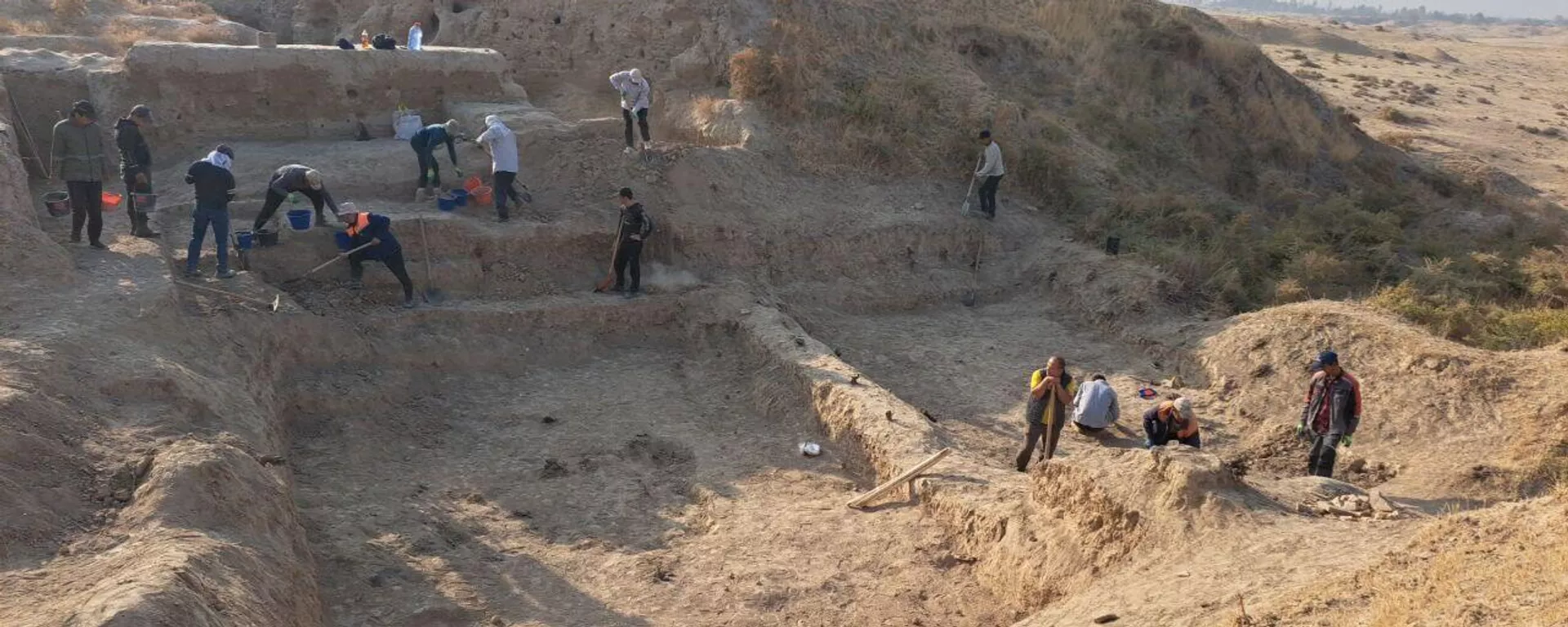 Escavações no território do antigo monumento Kanka, no Uzbequistão Escavações no território do antigo monumento Kanka, no Uzbequistão - Sputnik Brasil, 1920, 01.11.2025