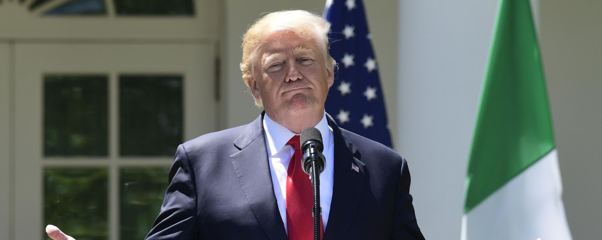 O presidente dos Estados Unidos, Donald Trump, durante encontro oficial com o então presidente nigeriano Muhammadu Buhari, na Casa Branca, em 2018 - Sputnik Brasil, 1920, 01.11.2025