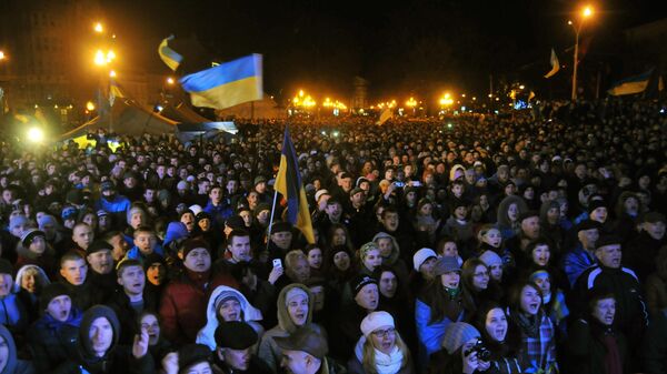 Participantes em uma manifestação de apoiadores da integração europeia da Ucrânia, em novembro de 2013 - Sputnik Brasil