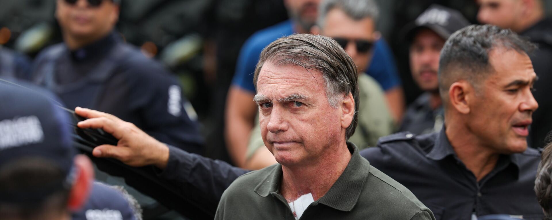Jair Bolsonaro deixa hospital em Brasília (DF), sob forte esquema de segurança, após passar por procedimentos. Brasil, 14 de setembro de 2025 - Sputnik Brasil, 1920, 02.11.2025