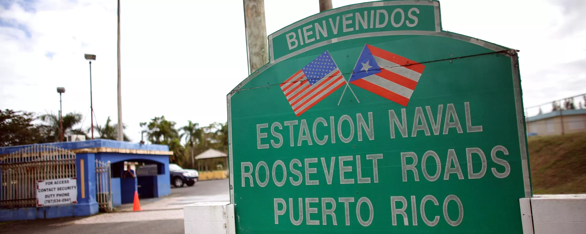 Placa de boas-vindas na entrada da antiga base naval Roosevelt Roads. Porto Rico, 25 de janeiro de 2012 - Sputnik Brasil, 1920, 02.11.2025