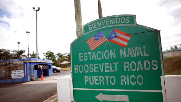 Placa de boas-vindas na entrada da antiga base naval Roosevelt Roads. Porto Rico, 25 de janeiro de 2012 - Sputnik Brasil