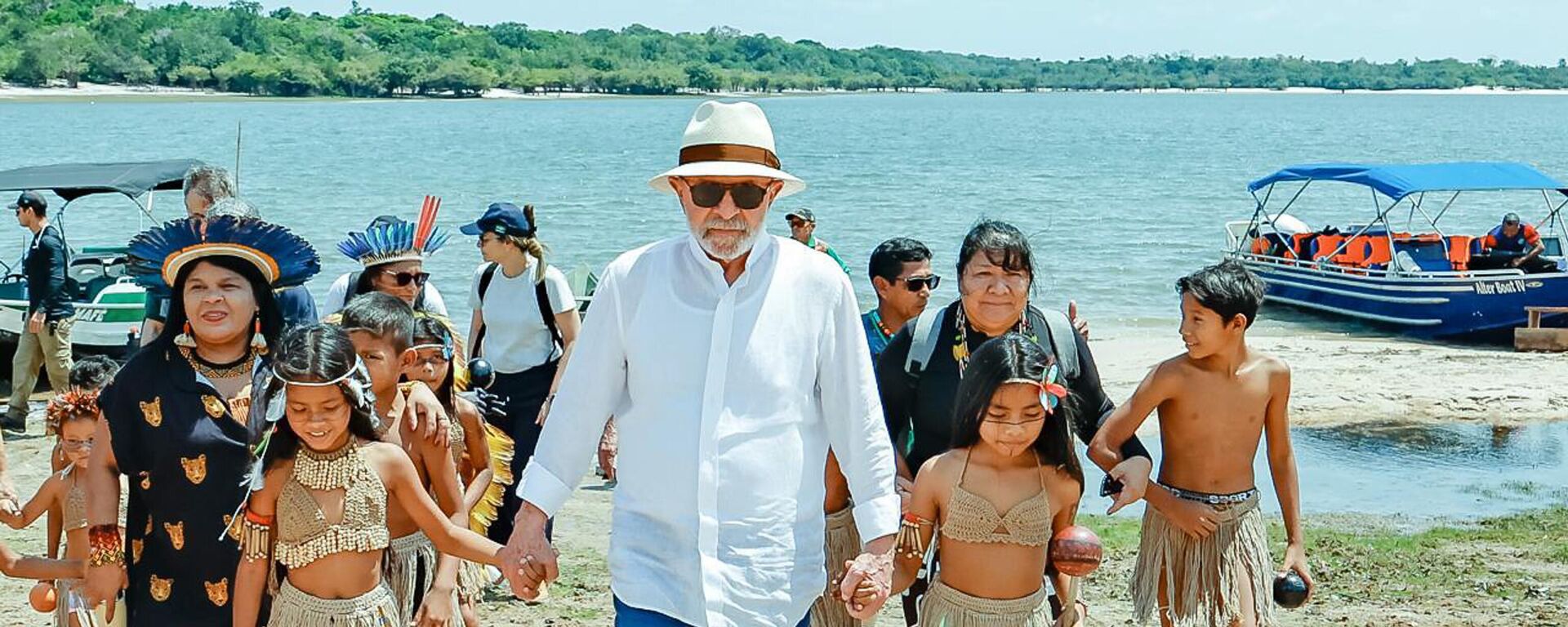 O presidente do Brasil, Luiz Inácio Lula da Silva, durante visita à Aldeia Vista Alegre do Capixauã, reserva Extrativista Tapajós-Arapiuns, na Pará, em outubro de 2025 - Sputnik Brasil, 1920, 02.11.2025