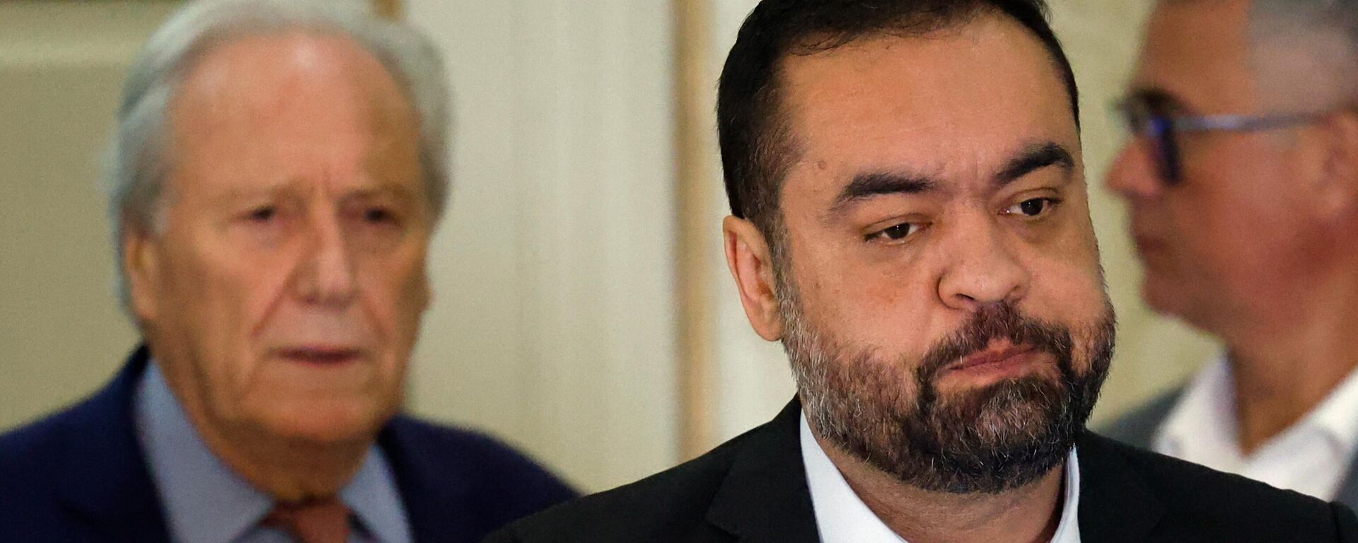 O governador do Rio de Janeiro, Cláudio Castro (PL), após reunião com o ministro da Justiça e Segurança Pública, Ricardo Lewandowski (à esq.) - Sputnik Brasil, 1920, 03.11.2025