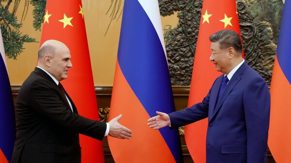 Premiê russo Mikhail Mishustin se reúne com líder chinês Xi Jinping em Pequim - Sputnik Brasil