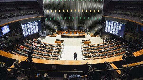 Câmara aprova criação de adicional por qualificação para servidores do Judiciário; texto segue para o Senado - Sputnik Brasil