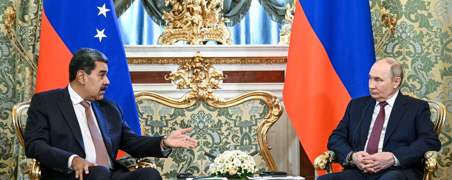 O presidente da Venezuela, Nicolás Maduro, em encontro com o presidente da Rússia, Vladimir Putin, em 2025 - Sputnik Brasil, 1920, 04.11.2025