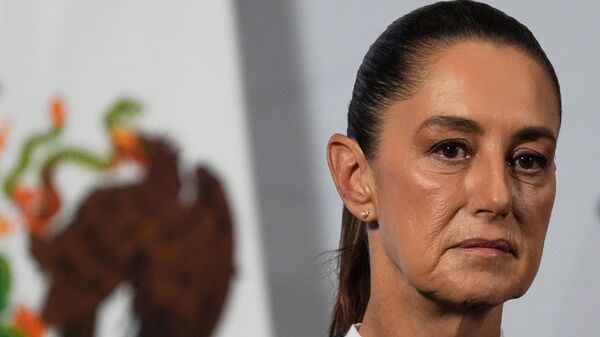 A presidente do México, Claudia Sheinbaum, durante entrevista coletiva em novembro de 2025 - Sputnik Brasil