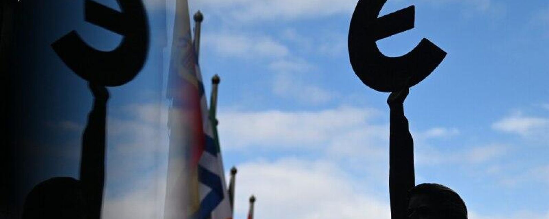 Sem acordo sobre ativos russos, países da UE terão de financiar apoio à Ucrânia com fundos próprios, informa mídia - Sputnik Brasil, 1920, 05.11.2025