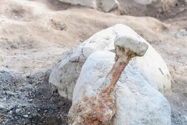 Espada cravada no chão Espada cravada no chão - Sputnik Brasil