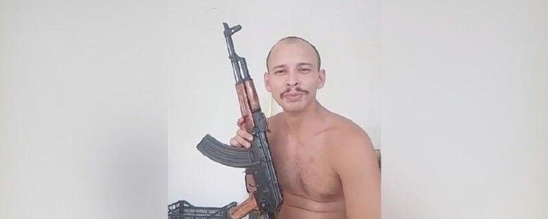A Polícia Civil do Rio de Janeiro investiga Philippe Marques Pinto, suspeito de integrar o Comando Vermelho e fazer viagens para a Ucrânia desde 2023 - Sputnik Brasil, 1920, 05.11.2025