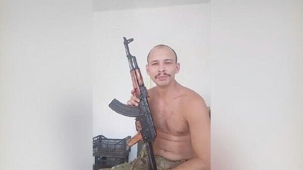 A Polícia Civil do Rio de Janeiro investiga Philippe Marques Pinto, suspeito de integrar o Comando Vermelho e fazer viagens para a Ucrânia desde 2023 - Sputnik Brasil