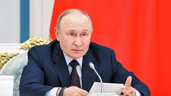 O presidente russo, Vladimir Putin, preside reunião do Conselho de Relações Interétnicas, em 5 de novembro de 2025 - Sputnik Brasil