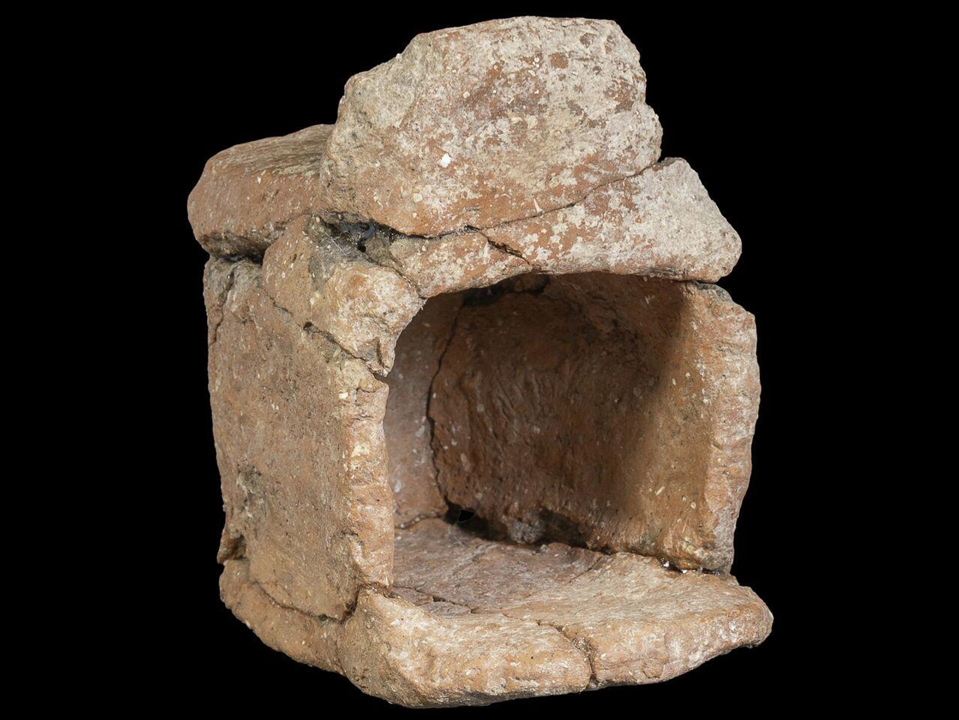 Modelo de templo descoberto na escavação. - Sputnik Brasil, 1920, 07.11.2025