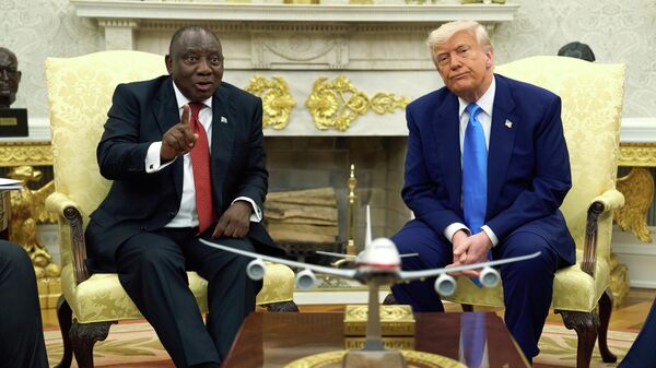 O presidente da África do Sul, Cyril Ramaphosa (à esq.), e o presidente dos Estados Unidos, Donald Trump (à dir.), na Casa Branca, em maio de 2025 - Sputnik Brasil