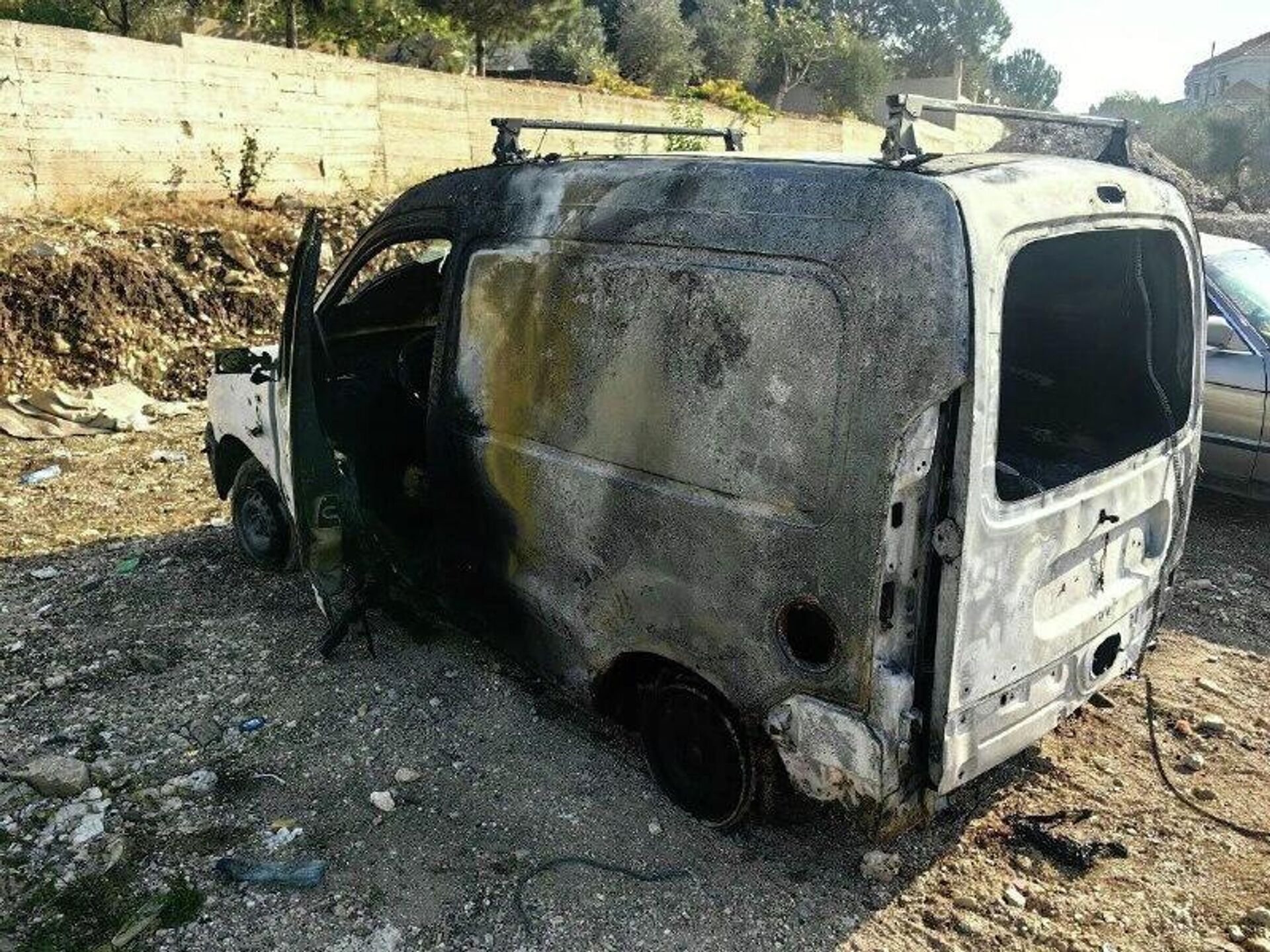 Drone israelense ataca carro no sul do Líbano, provocando 7 feridos, relata Ministério da Saúde libanês - Sputnik Brasil, 1920, 08.11.2025