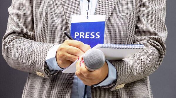 União Europeia procura abrir centro para lutar contra desinformação estrangeira, diz mídia - Sputnik Brasil