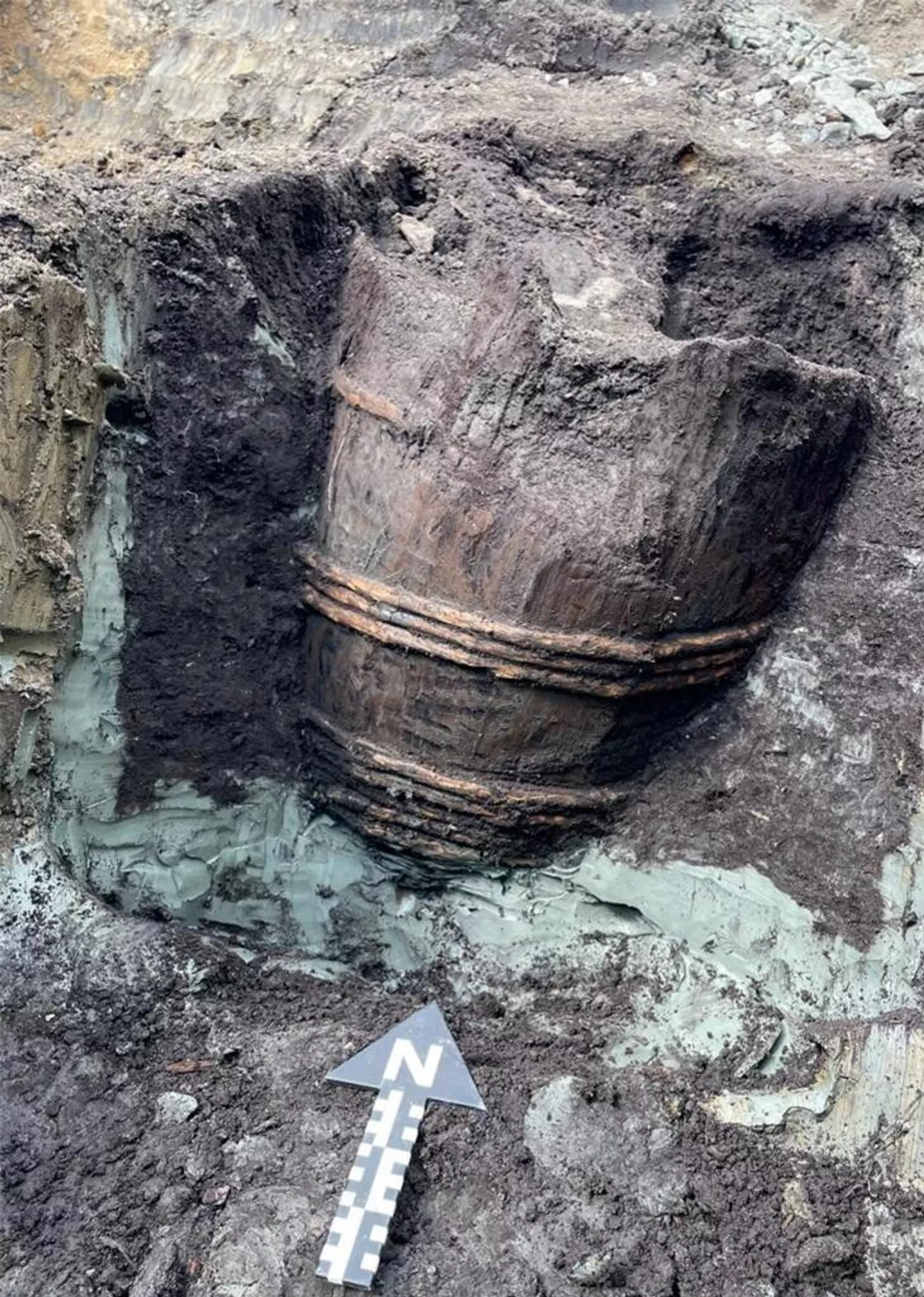 Barril de madeira descoberto por arqueólogos Barril de madeira descoberto por arqueólogos - Sputnik Brasil, 1920, 09.11.2025