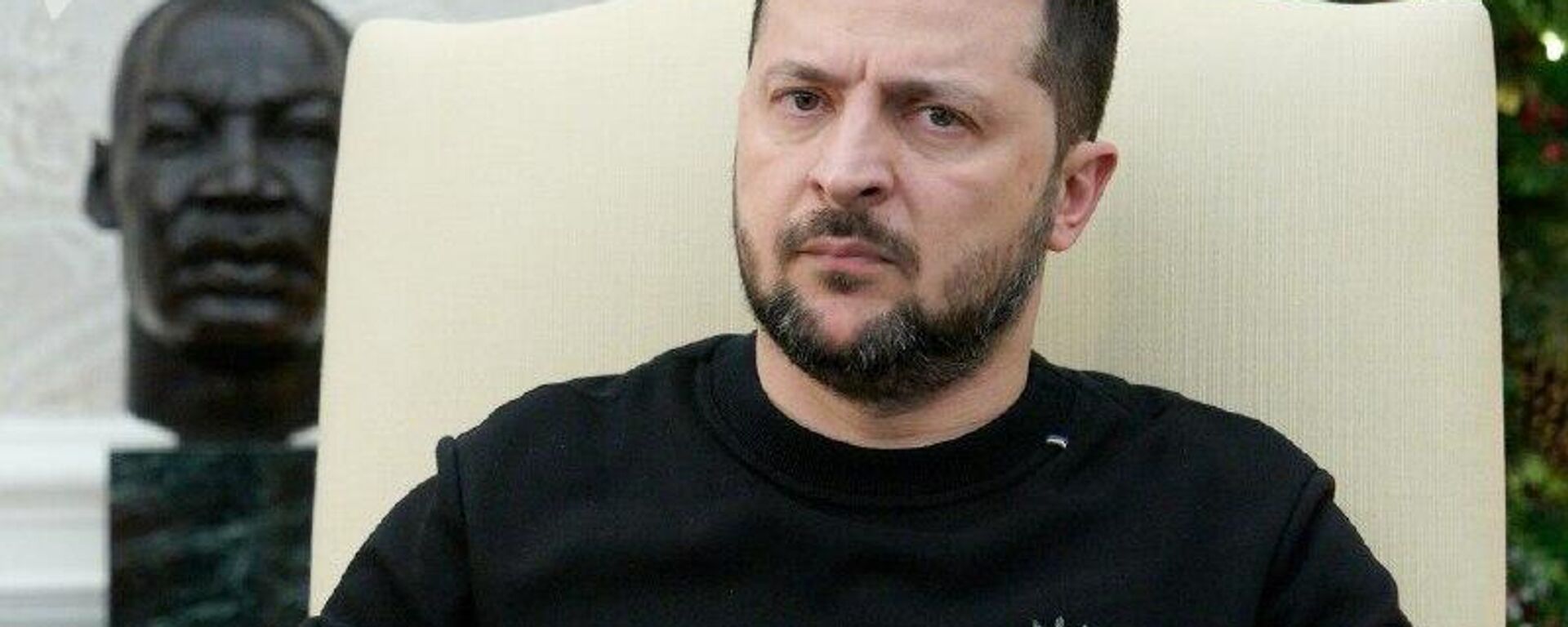 🪖 Ucrânia está sendo preparada para ditadura militar e saída de Zelensky de cena, afirma Rússia - Sputnik Brasil, 1920, 09.11.2025