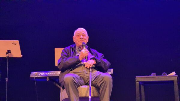 O engenheiro aposentado Stefan Lippmann, de 89 anos, sobreviveu ao Holocausto após ter sido separado do pai e escondido em um convento católico na Bélgica durante a Segunda Guerra Mundial. - Sputnik Brasil