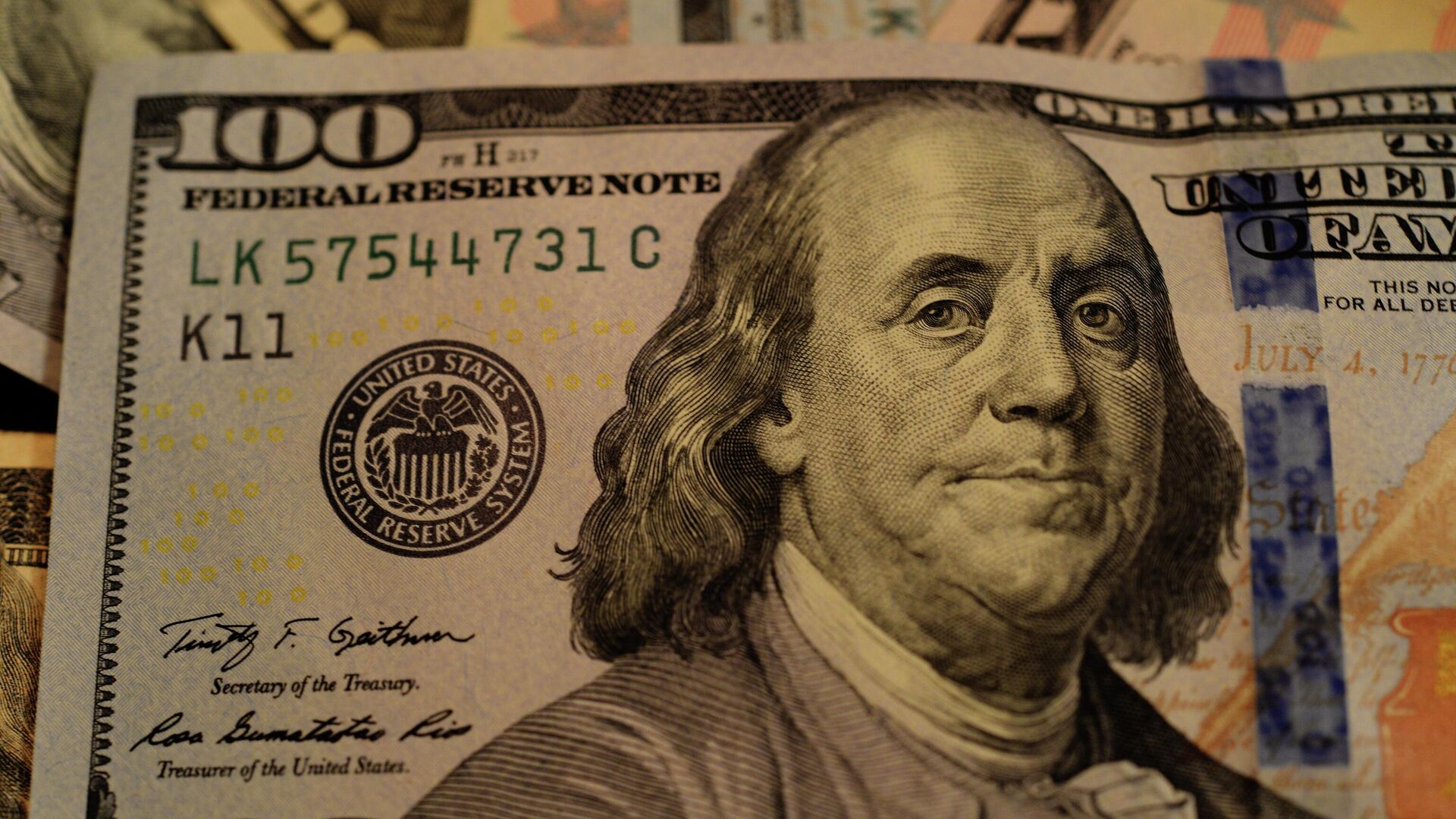 Uma nota de 100 dólares Uma nota de 100 dólares - Sputnik Brasil, 1920, 11.11.2025