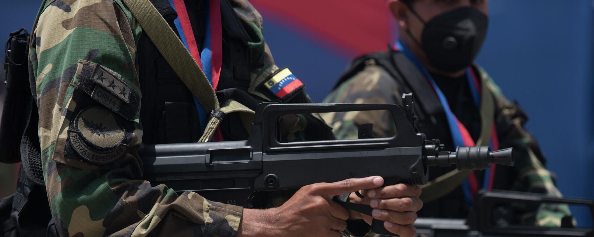 Militares venezuelanos desfilam durante celebração nacional - Sputnik Brasil, 1920, 12.11.2025