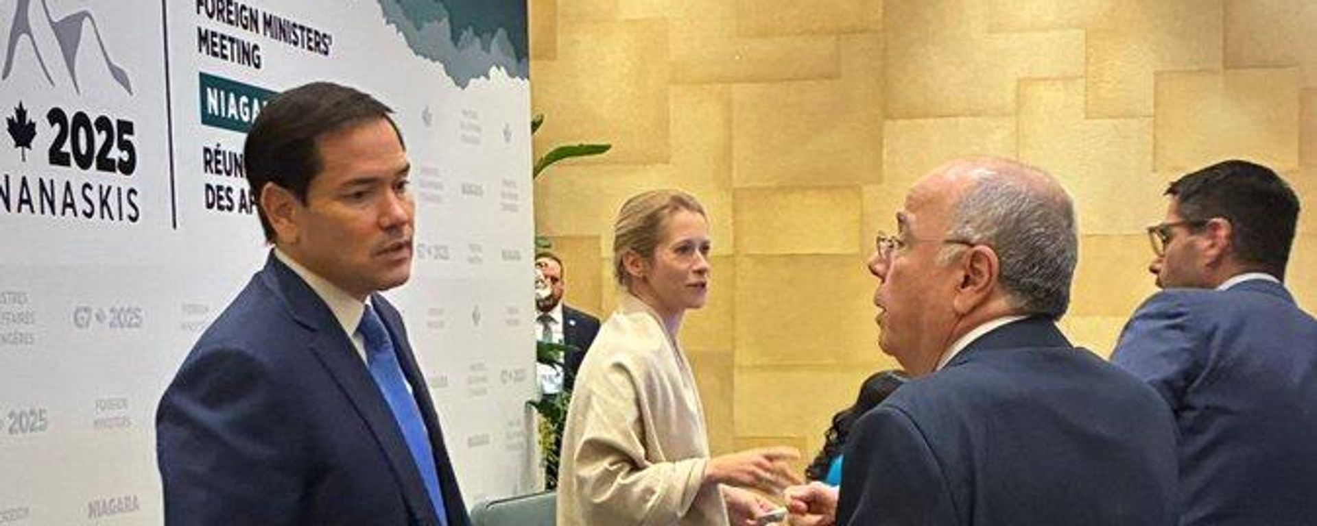 O chanceler brasileiro, Mauro Vieira (à direita), conversa com o secretário de Estado dos EUA, Marco Rubio - Sputnik Brasil, 1920, 30.10.2026