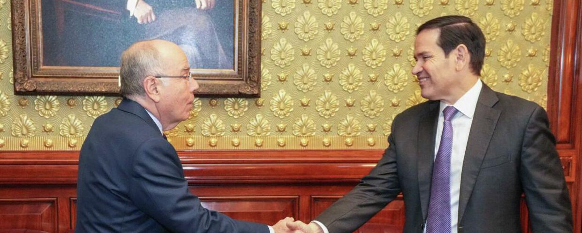 O ministro das Relações Exteriores do Brasil, Mauro Vieira (à esq.), em encontro com o secretário de Estado dos Estados Unidos, Marco Rubio (à dir.), em outubro de 2025 - Sputnik Brasil, 1920, 14.11.2025