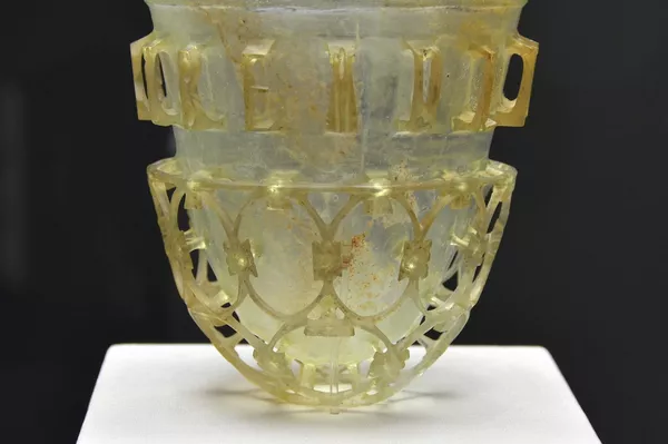 Taça de Munique, peça de vidro do período romano tardio, segunda metade do século IV d.C. Taça de Munique, peça de vidro do período romano tardio, segunda metade do século IV d.C. - Sputnik Brasil
