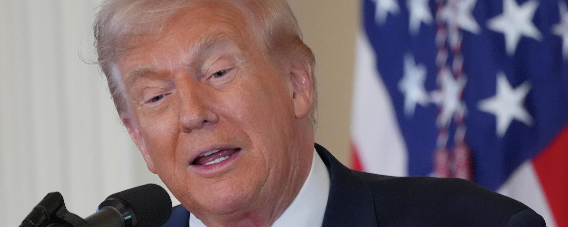 O presidente dos Estados Unidos, Donald Trump, durante entrevista coletiva na Casa Branca, em novembro de 2025 - Sputnik Brasil, 1920, 25.11.2025