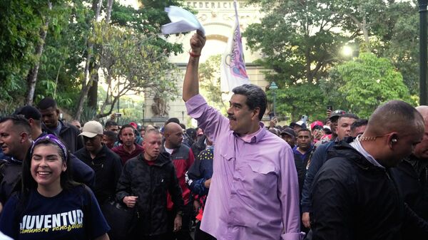 O presidente da Venezuela, Nicolás Maduro, durante passeata em Caracas, na Venezuela, em novembro de 2025 O presidente da Venezuela, Nicolás Maduro, durante passeata em Caracas, na Venezuela, em novembro de 2025 - Sputnik Brasil