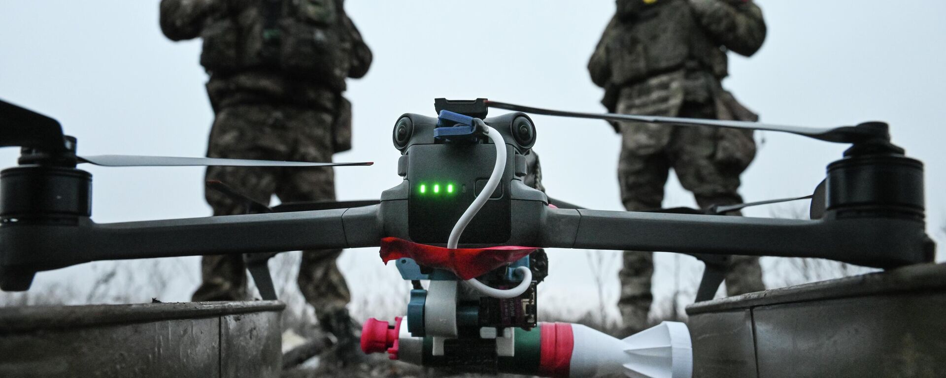 Operadores de drones russos no front. - Sputnik Brasil, 1920, 01.12.2025