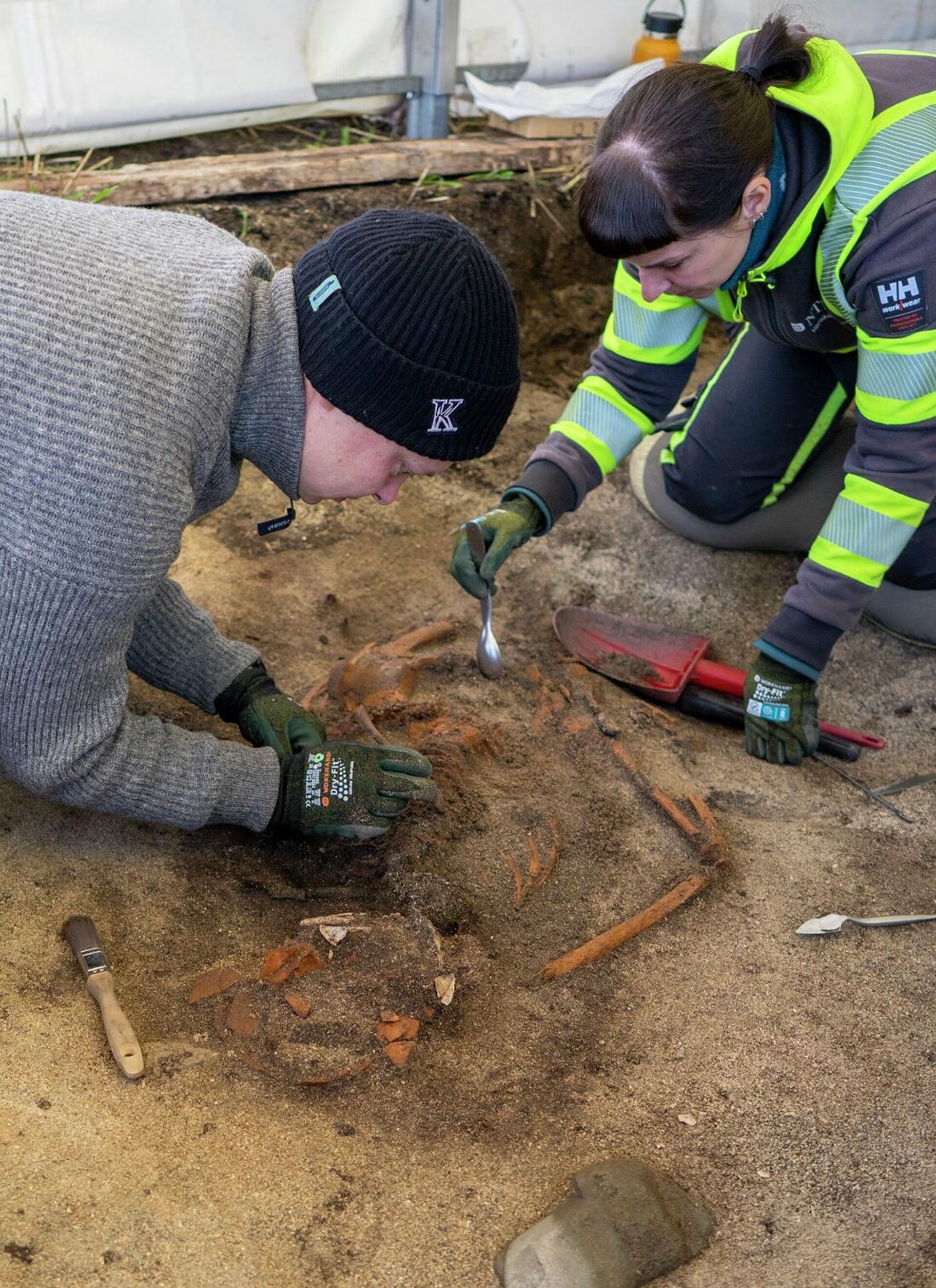 Arqueólogos durante as escavações. Arqueólogos durante as escavações.