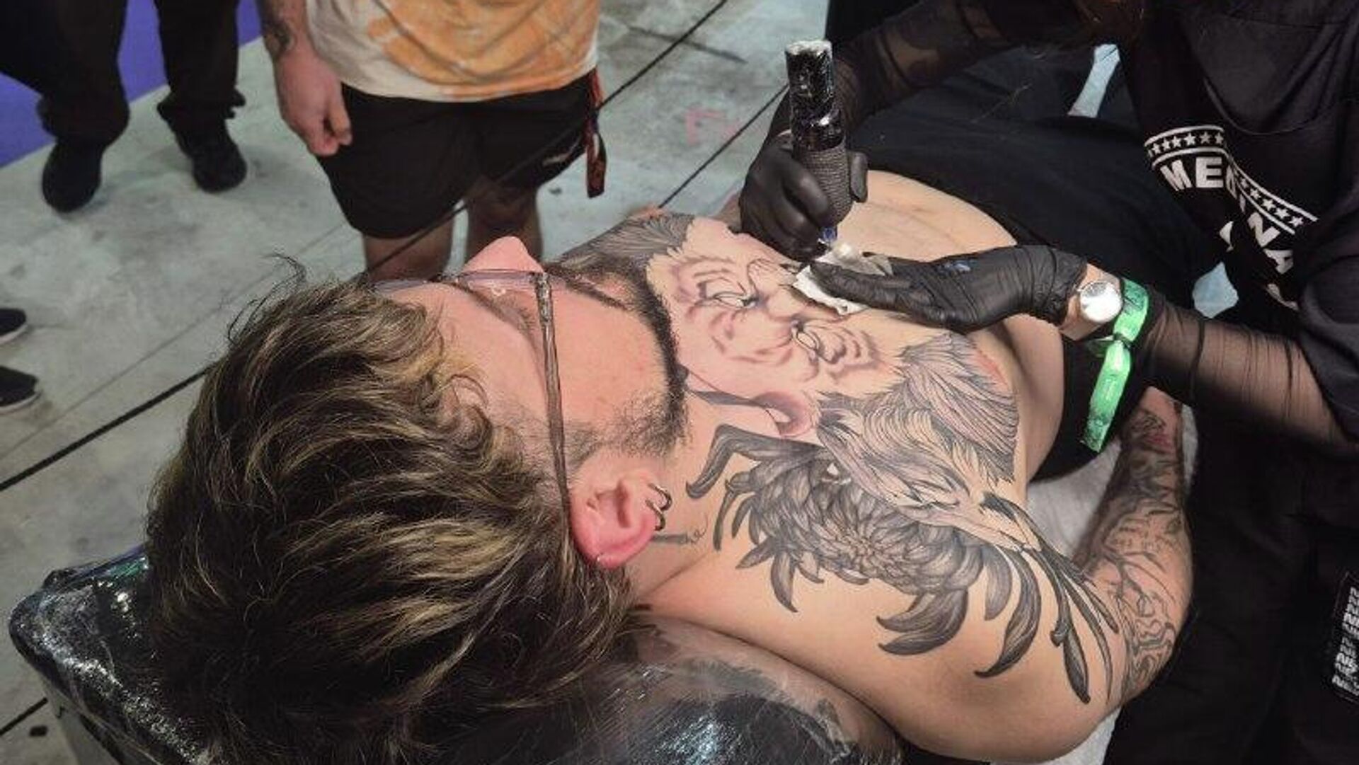 Veja imagens do Tattoo Week 2025 em São Paulo, maior evento de tatuagem do mundo Veja imagens do Tattoo Week 2025 em São Paulo, maior evento de tatuagem do mundo - Sputnik Brasil, 1920, 15.11.2025