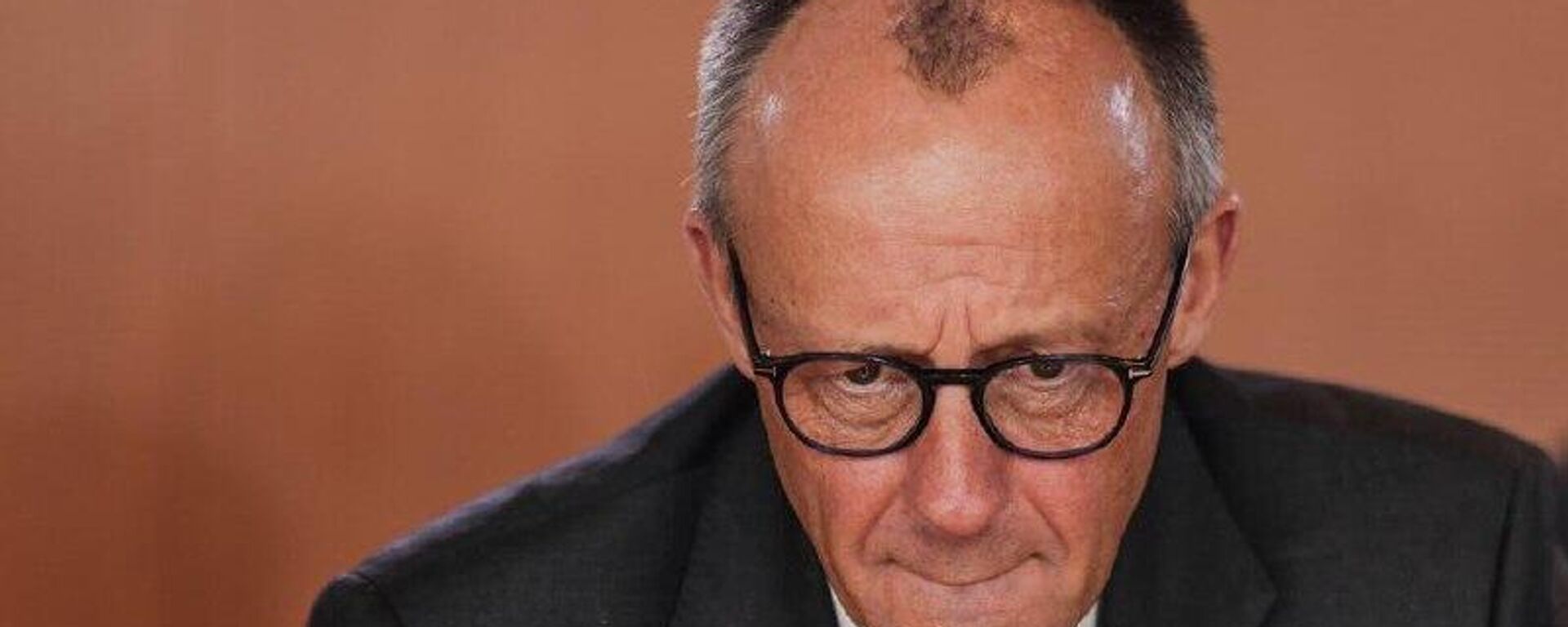 Falhas do governo de Merz podem levar ao seu colapso prematuro, aponta relatório Falhas do governo de Merz podem levar ao seu colapso prematuro, aponta relatório - Sputnik Brasil, 1920, 16.11.2025