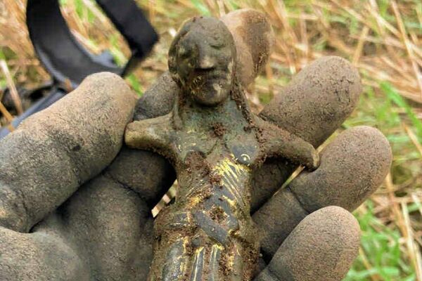 Figura de Cristo em bronze dourado, com idade estimada em cerca de 800 anos - Sputnik Brasil
