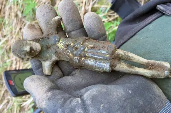 Figura de Cristo em bronze dourado, com idade estimada em cerca de 800 anos - Sputnik Brasil