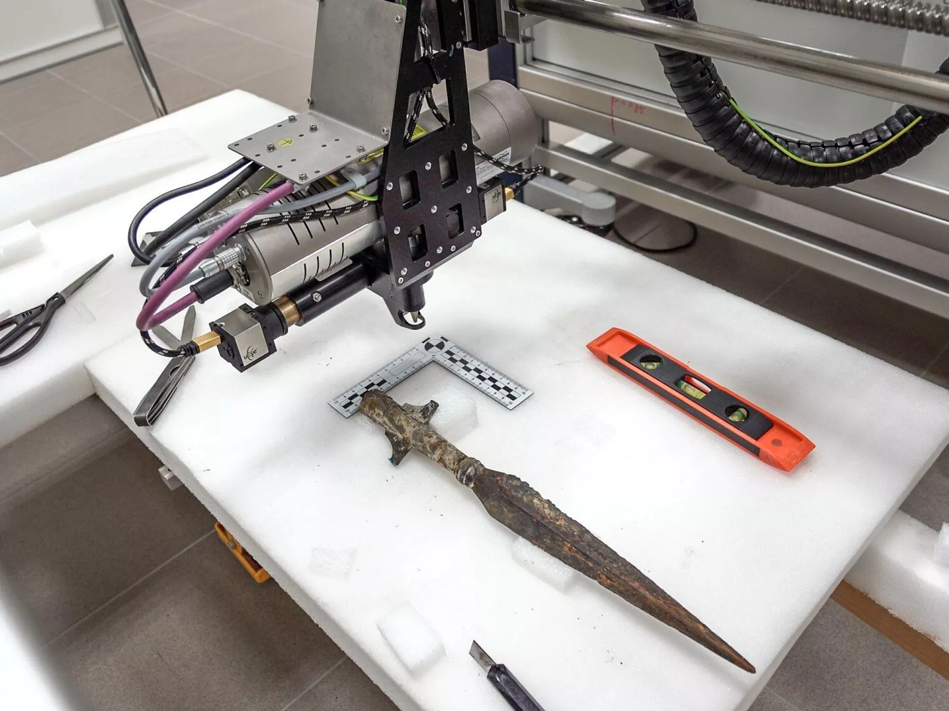 Ponta de lança encontrada no lago Lednica, no oeste da Polônia - Sputnik Brasil, 1920, 18.11.2025