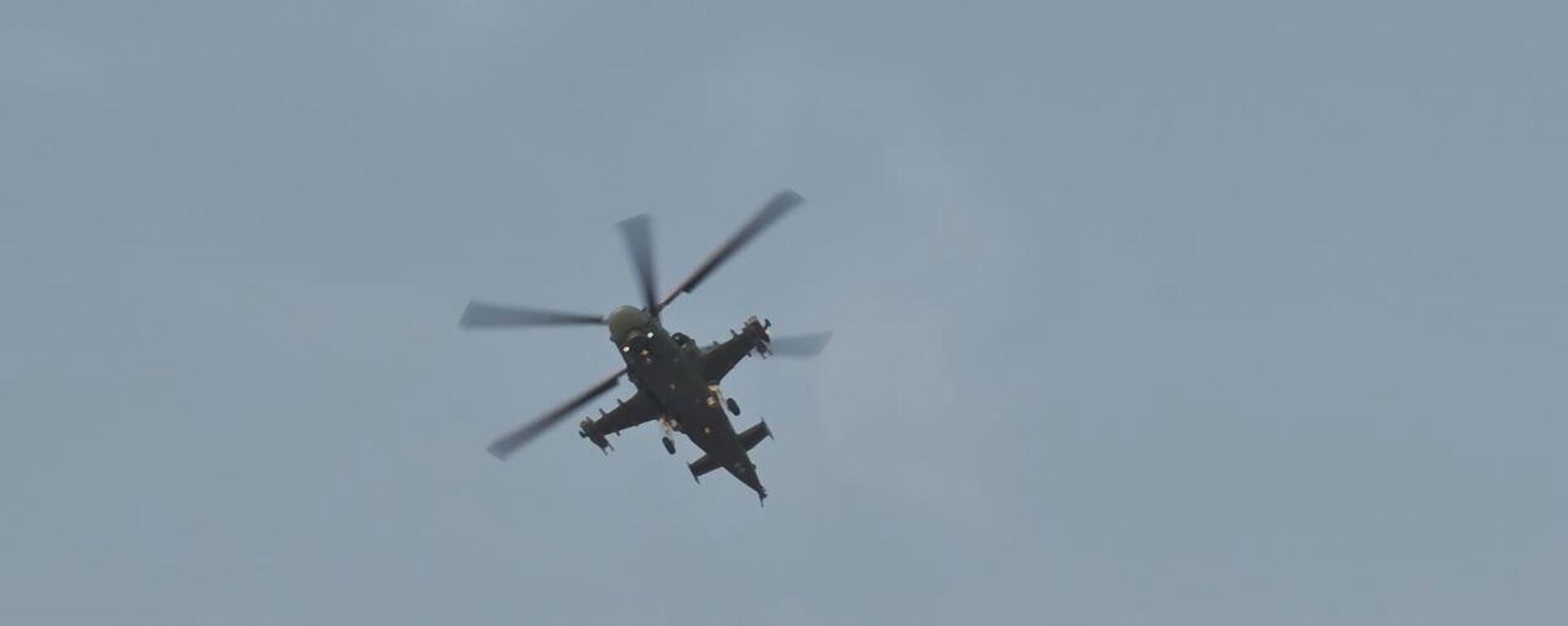 Helicóptero de combate russo Ka-52 Alligator chama atenção no salão aeronáutico de Dubai Helicóptero de combate russo Ka-52 Alligator chama atenção no salão aeronáutico de Dubai - Sputnik Brasil, 1920, 18.11.2025
