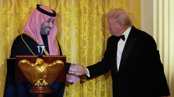 O presidente Donald Trump recebeu o príncipe herdeiro da Arábia Saudita, Mohammed bin Salman para um jantar no Salão Leste da Casa Branca. - Sputnik Brasil
