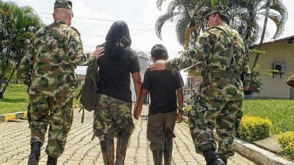 Exército Nacional da Colômbia relata resgate de menores de Grupos Armados Organizados (GAO) - Sputnik Brasil