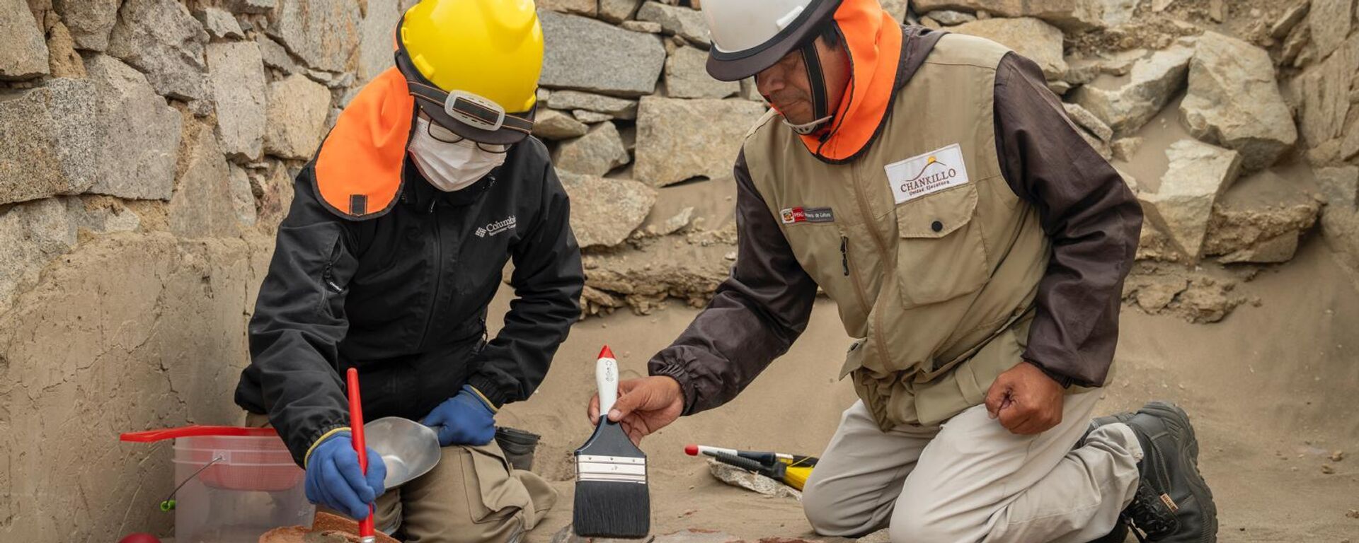 Arqueólogos trabalham no local do observatório solar mais antigo do Vale de Kasma - Sputnik Brasil, 1920, 20.11.2025