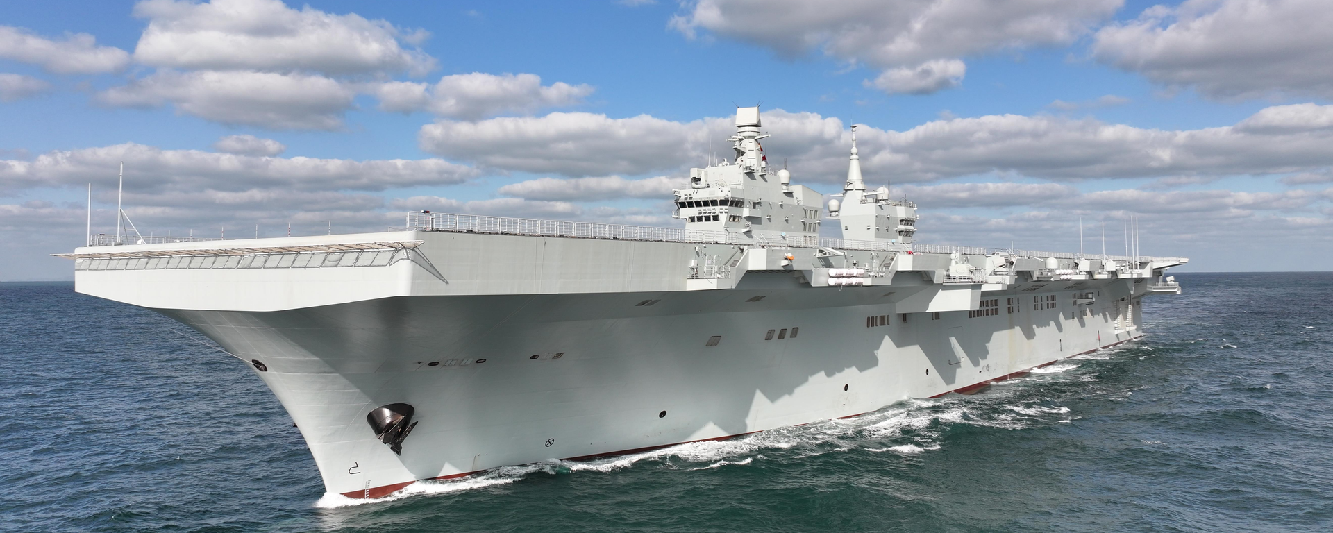 O navio universal de desembarque chinês Sichuan - Sputnik Brasil, 1920, 21.11.2025